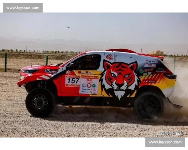 吴京环塔拉力赛狂飙！翻车陷车后逆袭夺赛段冠军